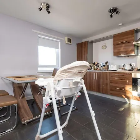 Thistle Apartment *