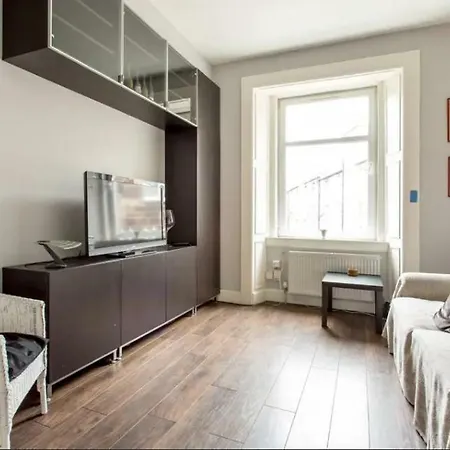 Cosy Close To Haymarket
