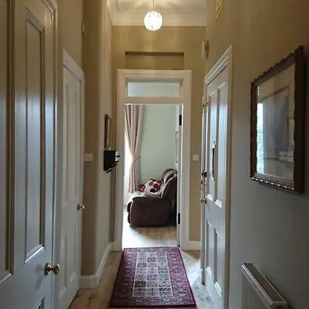 Murrayfield Spacious 2-bedroom Эдинбург