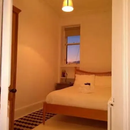 Stylish 3br Apt In Beautiful Residential *