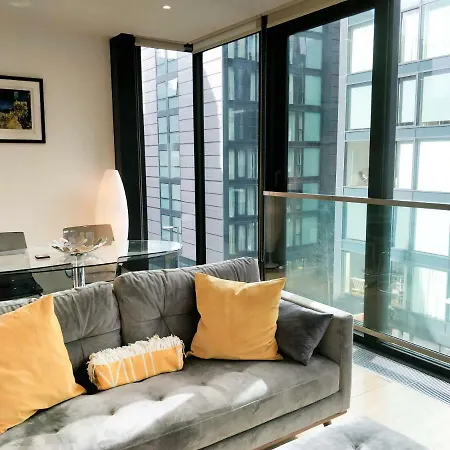 2 Bed At Quartermile Edimburgo