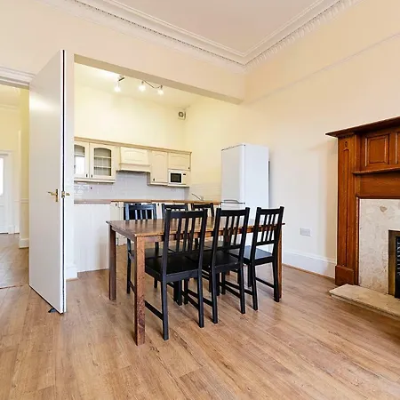 3 Bed , 2 Bath City