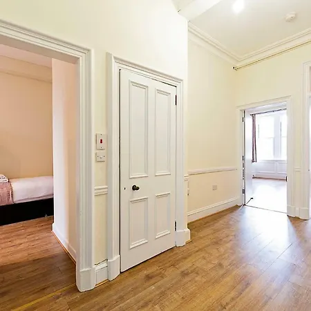 3 Bed , 2 Bath City