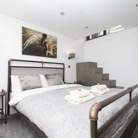 Industrial Flat On Caledonian Place Appartamento Edimburgo