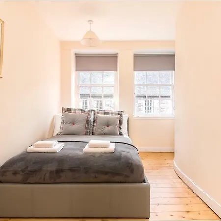 2-bedroom Old Town On Royal Mile *