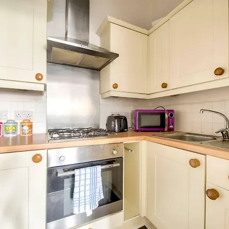 Apartment New Cosy Fresh City - Sleeps 4 *