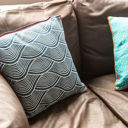 New Cosy Fresh City - Sleeps 4 *