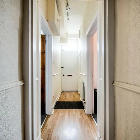 Apartment New Cosy Fresh City - Sleeps 4 *