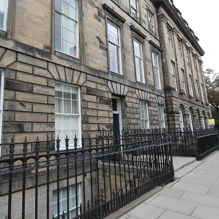 Lägenhet Escape To @ Albyn Place *