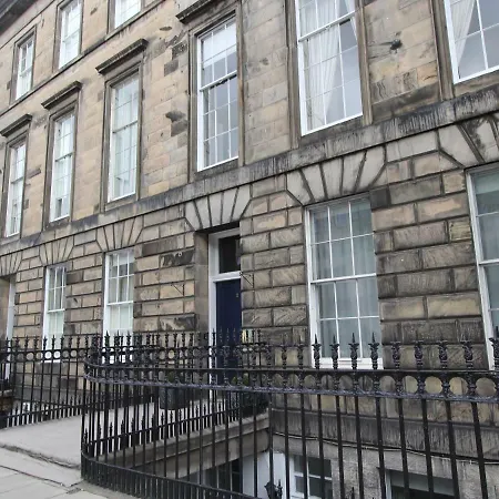 Lägenhet Escape To @ Albyn Place Edinburg