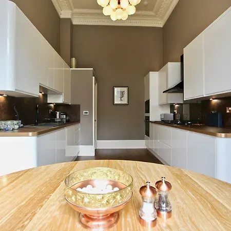 Escape To @ Albyn Place *