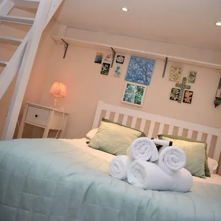 One Of A Kind, Quirky Near Haymarket! *