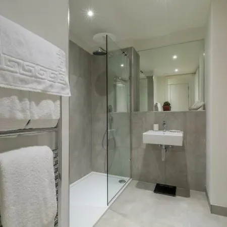 Metro Q-mile Apartment Edinburgh