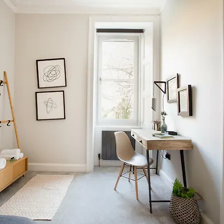 Holyrood Park Centre * Εδιμβούργο