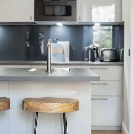 Διαμέρισμα Holyrood Park Centre *