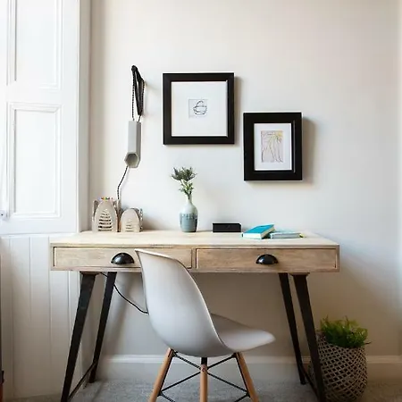 Διαμέρισμα Holyrood Park Centre