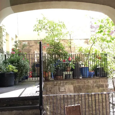 Canongate Patio * 爱丁堡