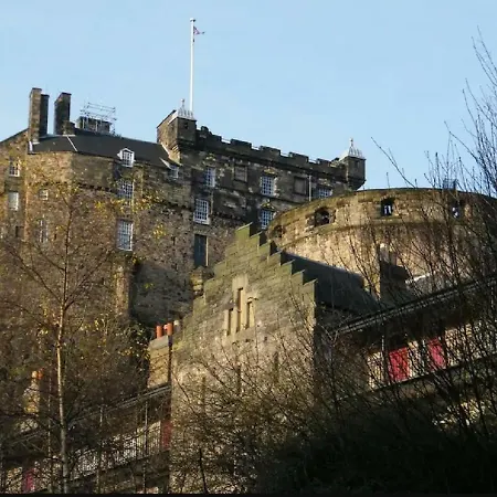 Charming 1 Bed With Castle View