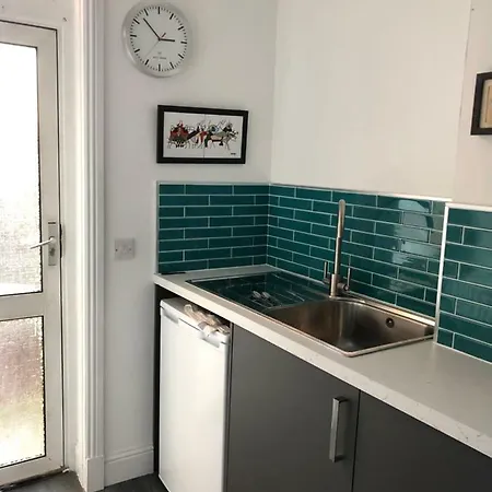 Murrayfield Maindoor Flat, *