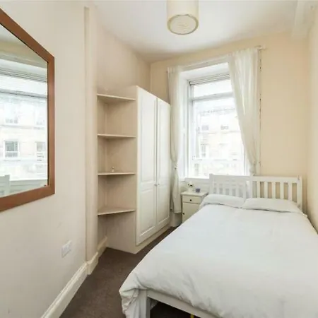 Gorgeous And Cozy Three-bedroom Flat In The Heart Of