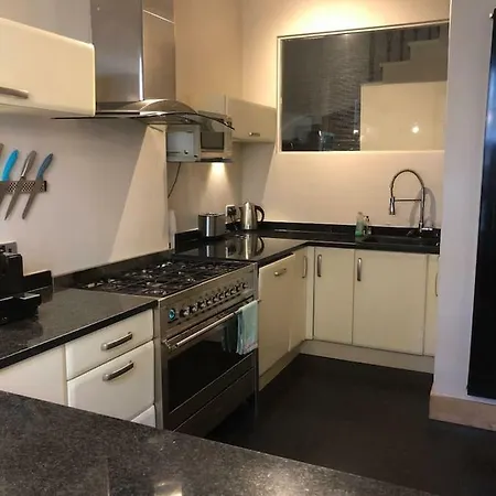 Spacious Four-bedroom Ground Floor City Centre