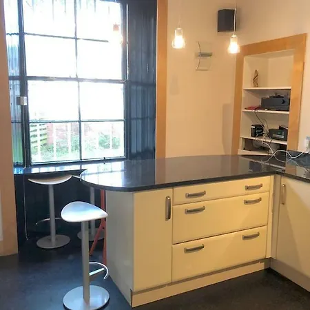 شقة Spacious Four-bedroom Ground Floor City Centre
