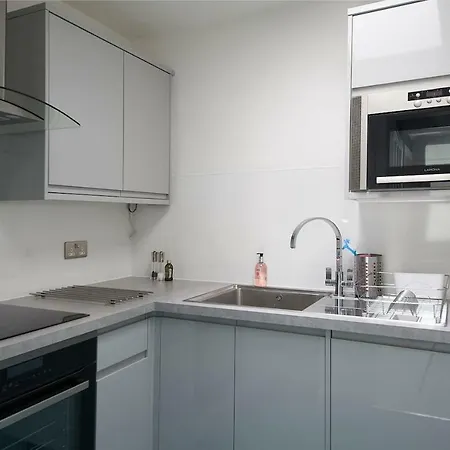 Modern And Bright Nearby City Centre! אדינבורו