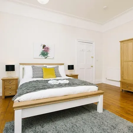 Appartamento Pleasant Near Princes Street Gardens *