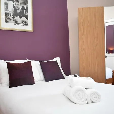Private 1-bedroom Close To City Centre Apartment