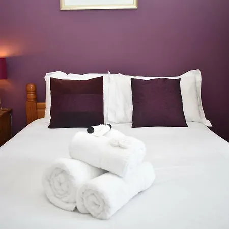 Private 1-bedroom Close To City Centre Apartment *