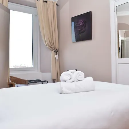 Private 1-bedroom Close To City Centre Apartment