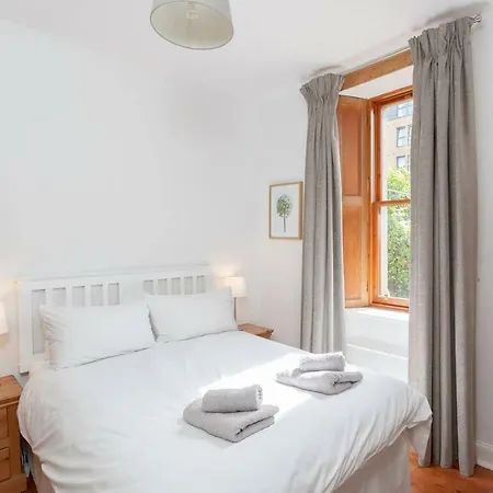 Apartment Central Main Door Cottage - Private Garden - 5 Mins From Princes Street *