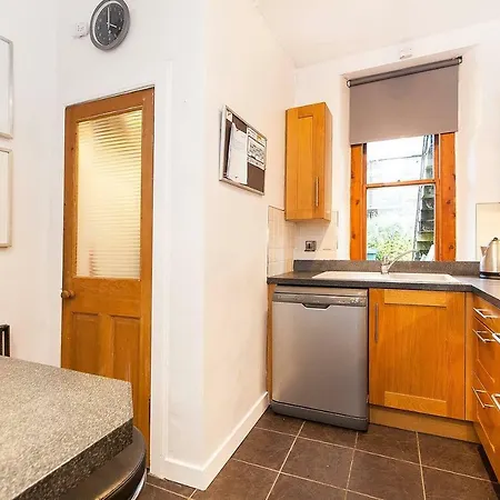 Central Main Door Cottage - Private Garden - 5 Mins From Princes Street *