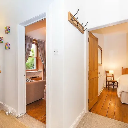 Central Main Door Cottage - Private Garden - 5 Mins From Princes Street Edinburgh