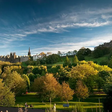 Ramsay Garden Retreat Next To Castle