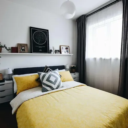 Luxury, Quiet, City Center Apartment *