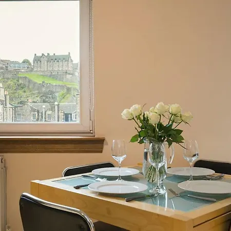 2 Bedroom Central With Stunning Castle View