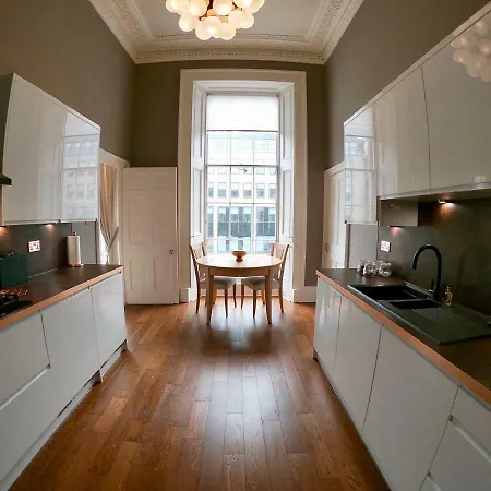 Escape To @ Albyn Place