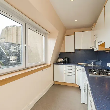 2 Bedroom Central With Stunning Castle View דירה אדינבורו