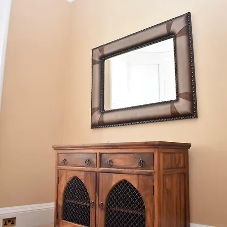 Spacious 2br Flat 10 Mins Away From City Center Edimburgo