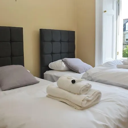 Spacious 2br Flat 10 Mins Away From City Center * Edimburgo