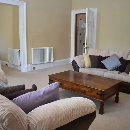 Spacious 2br Flat 10 Mins Away From City Center Apartamento Edimburgo