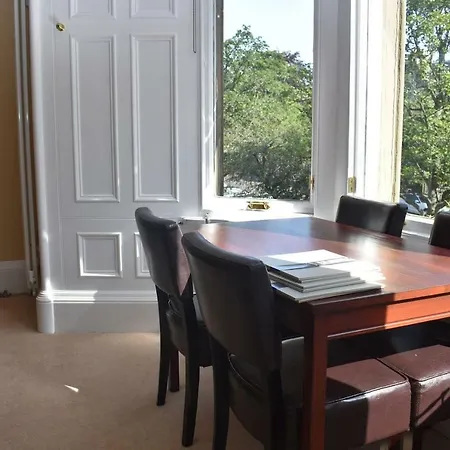Apartamento Spacious 2br Flat 10 Mins Away From City Center Edimburgo