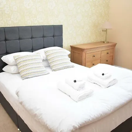 Apartamento Spacious 2br Flat 10 Mins Away From City Center Edimburgo