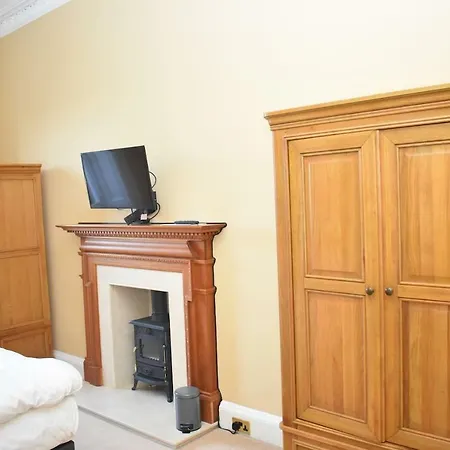 Spacious 2br Flat 10 Mins Away From City Center * Edimburgo