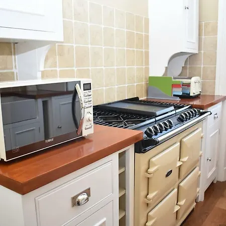 Apartamento Spacious 2br Flat 10 Mins Away From City Center Edimburgo