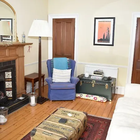 Spacious 2 Bedroom Flat In Lovely Stockbridge شقة