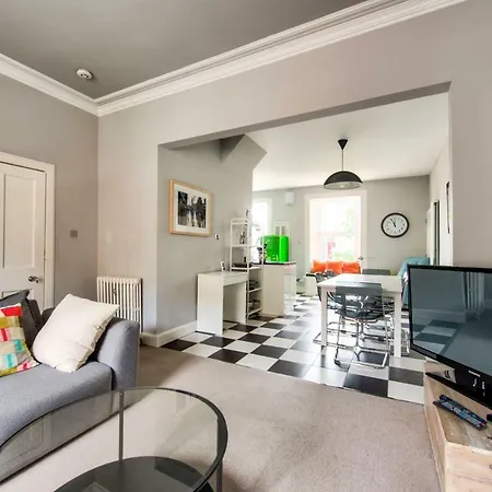 Stylish & Modern 3br Apartment, Free Parking 爱丁堡