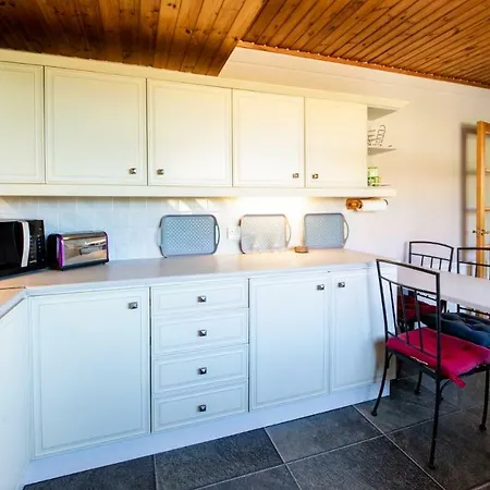 3 Bed House W/drive & Garden V/fast Wifi Near Bioquarter *