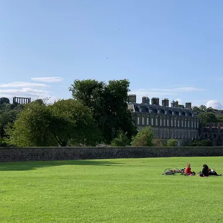 Apartment Spring Gardens Edinburgh